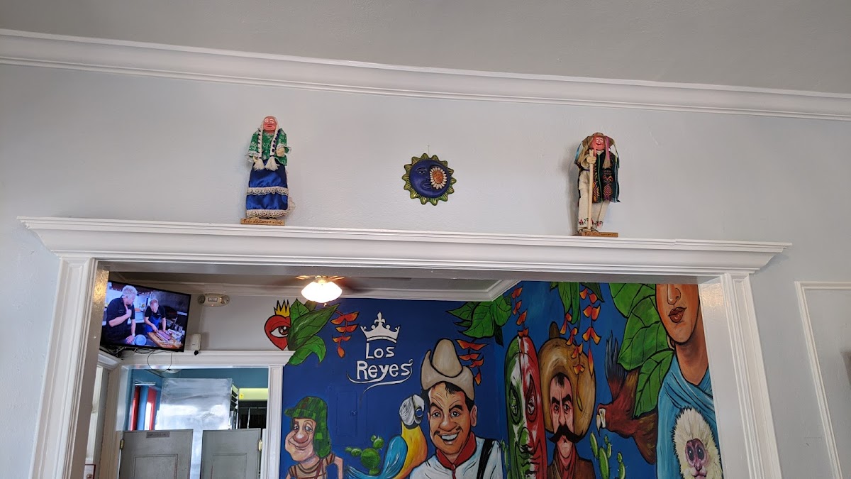 Los Reyes Mexican Grill
